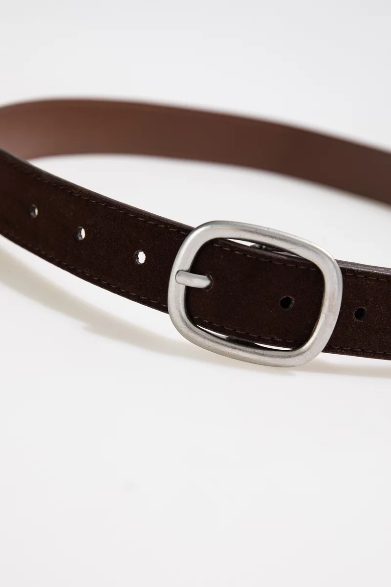 Ремень из экокожи в шоколадном оттенке фотография 3