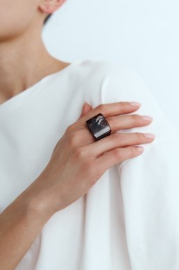 Massive ring in chocolate color