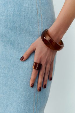 Коричневое массивное кольцо