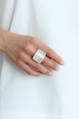 White massive ring