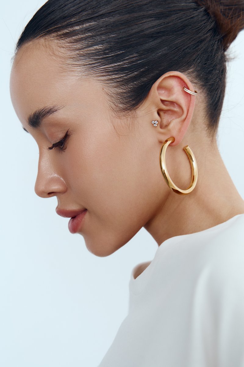 

Золотисті сережки металік заокругленої форми