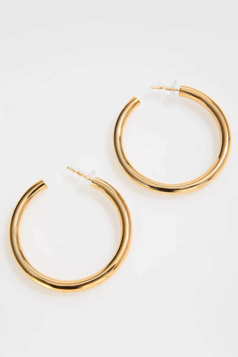 Золотистые сережки металлик закругленной формы фотография 1