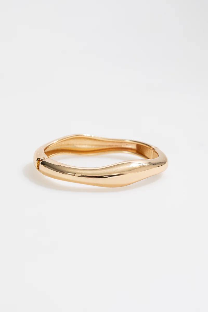 Золотистый браслет закругленной формы фотография 1