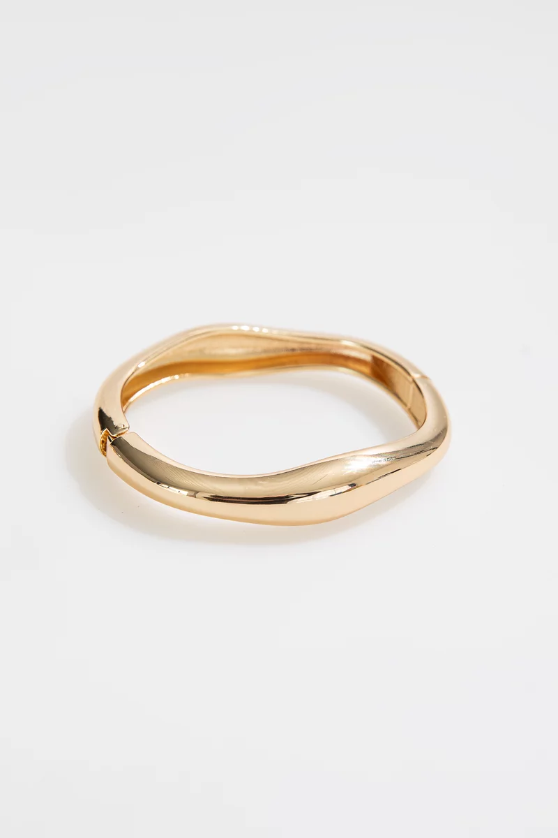 Золотистый браслет закругленной формы фотография 2