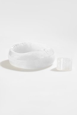 Белый массивный браслет