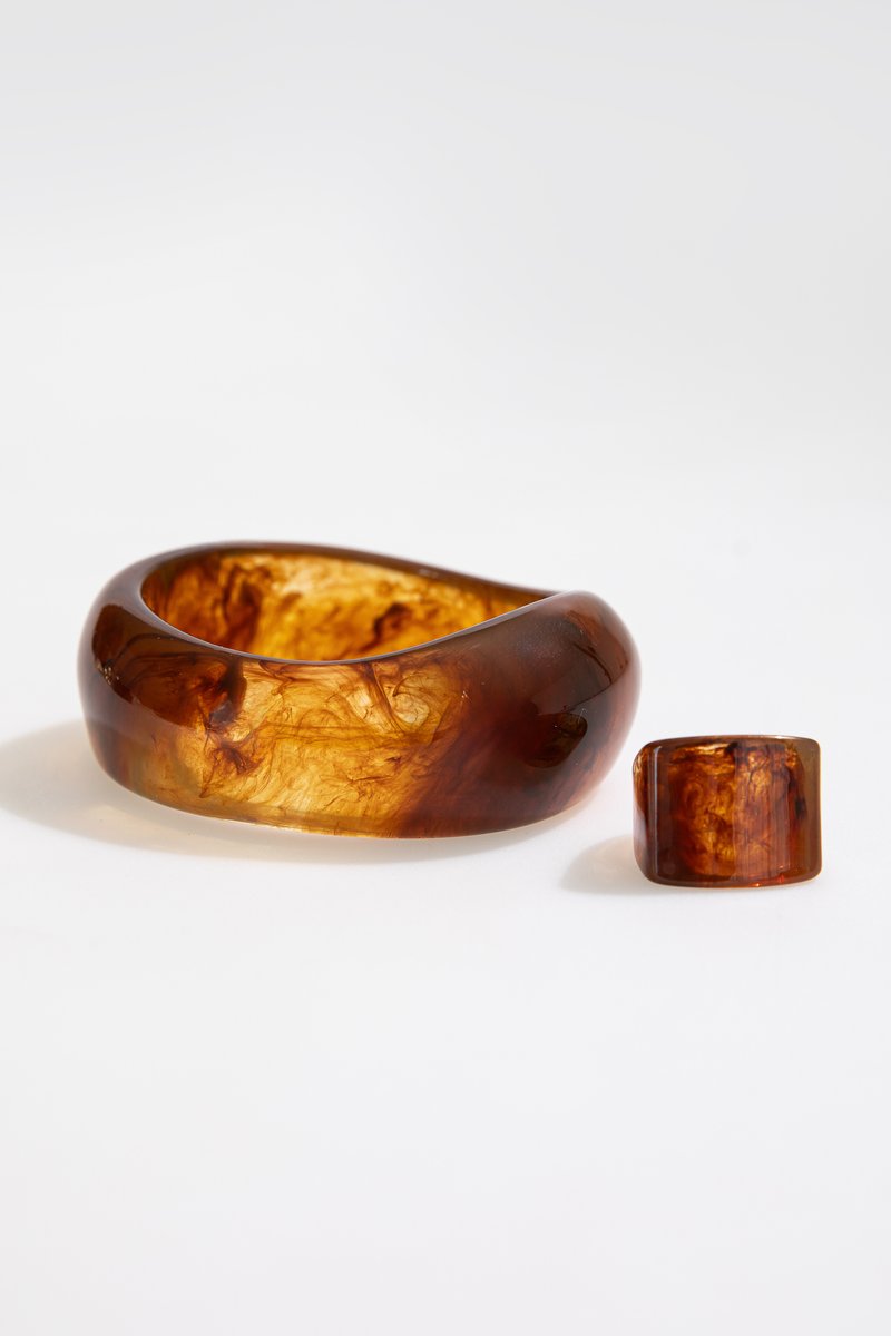 Коричневый массивный браслет фотография 1