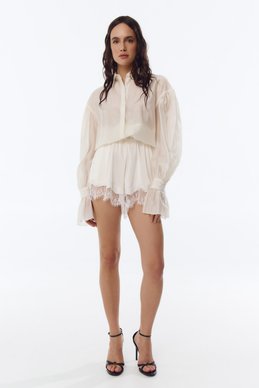 Молочные короткие шелковые шорты с кружевной вставкой