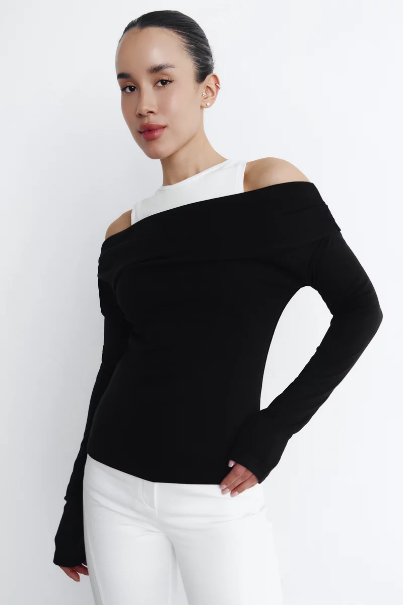 Черный трикотажный комплект из майки и лонгслива фотография 1