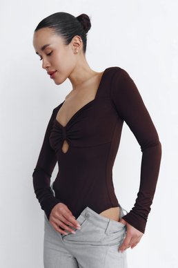 Трикотажный боди с акцентным лифом в шоколадном оттенке