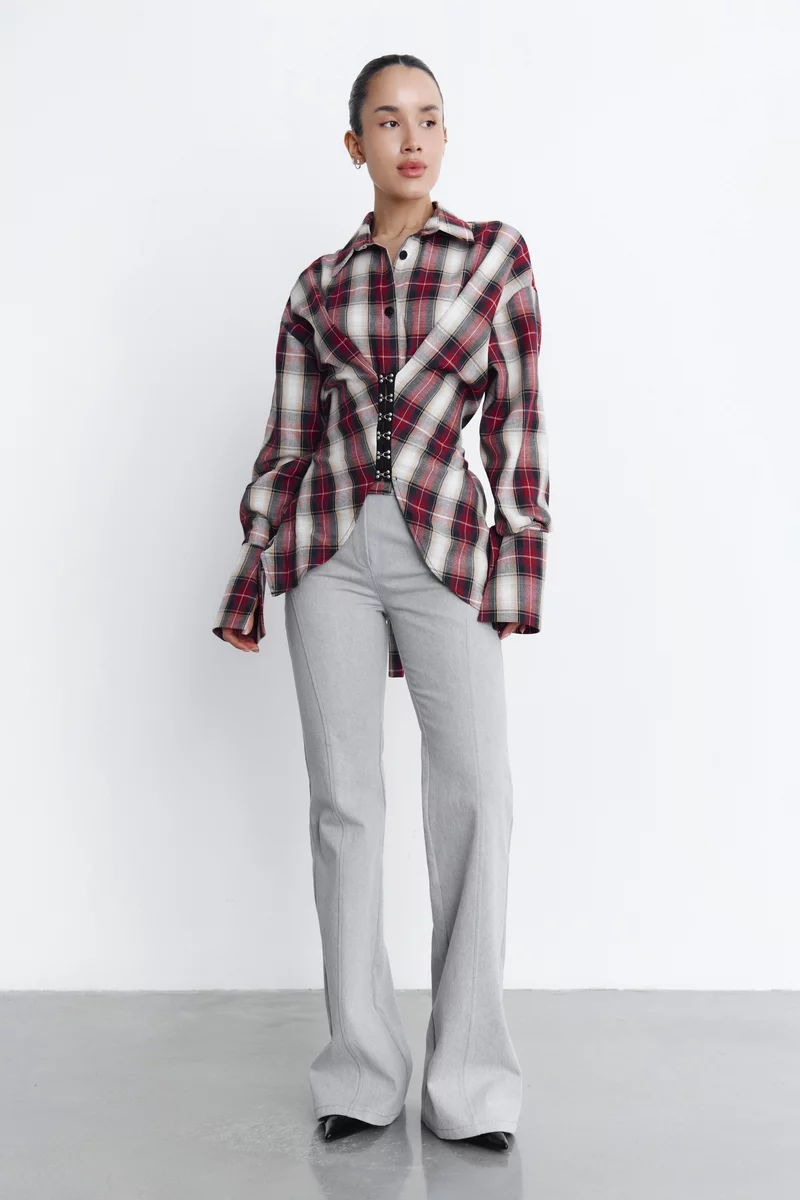 Бордовая клетчатая рубашка асимметричного кроя на крючках фотография 2