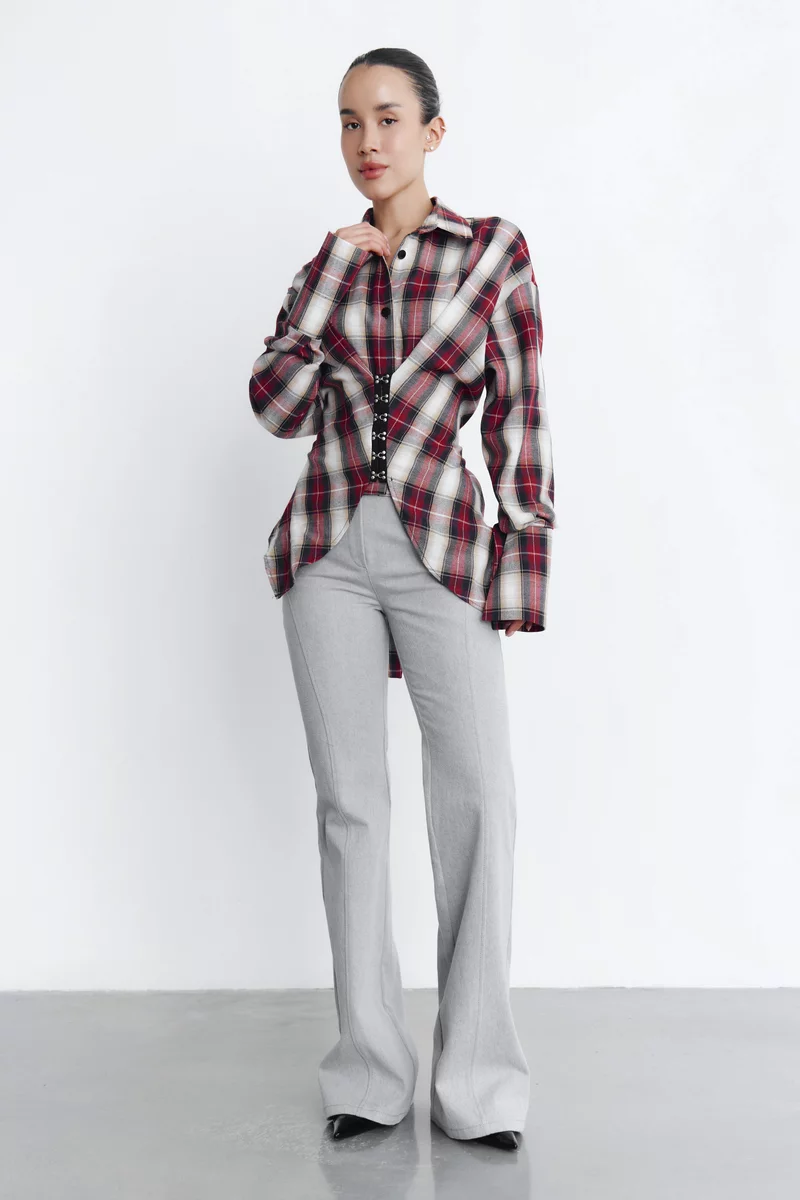 Бордовая клетчатая рубашка асимметричного кроя на крючках фотография 4