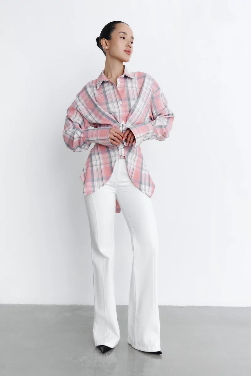 Розовая клетчатая рубашка асимметричного кроя на крючках фотография 3