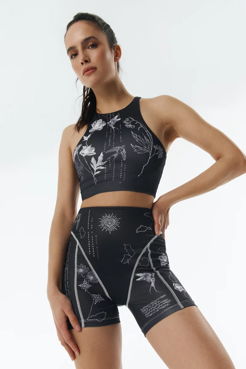 Черный набор из кроп-топа и велосипедных шорт Душа Черный набор из кроп-топа и велосипедных шорт Душа фотография 2