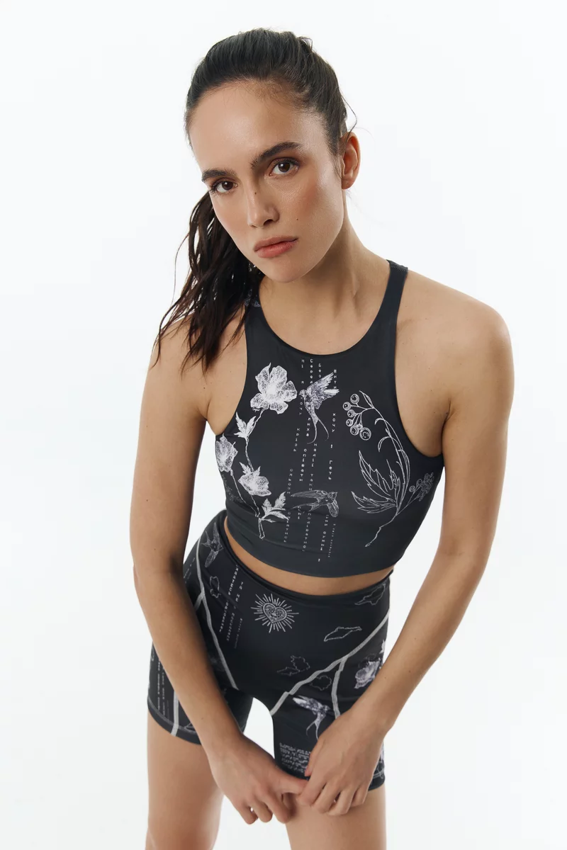 Черный набор из кроп-топа и велосипедных шорт Душа Черный набор из кроп-топа и велосипедных шорт Душа фотография 4