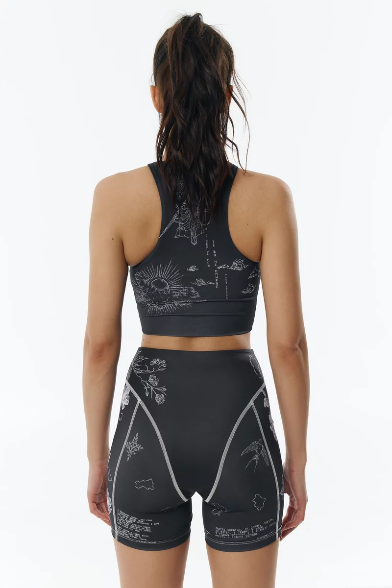 Черный набор из кроп-топа и велосипедных шорт Душа Черный набор из кроп-топа и велосипедных шорт Душа фотография 5