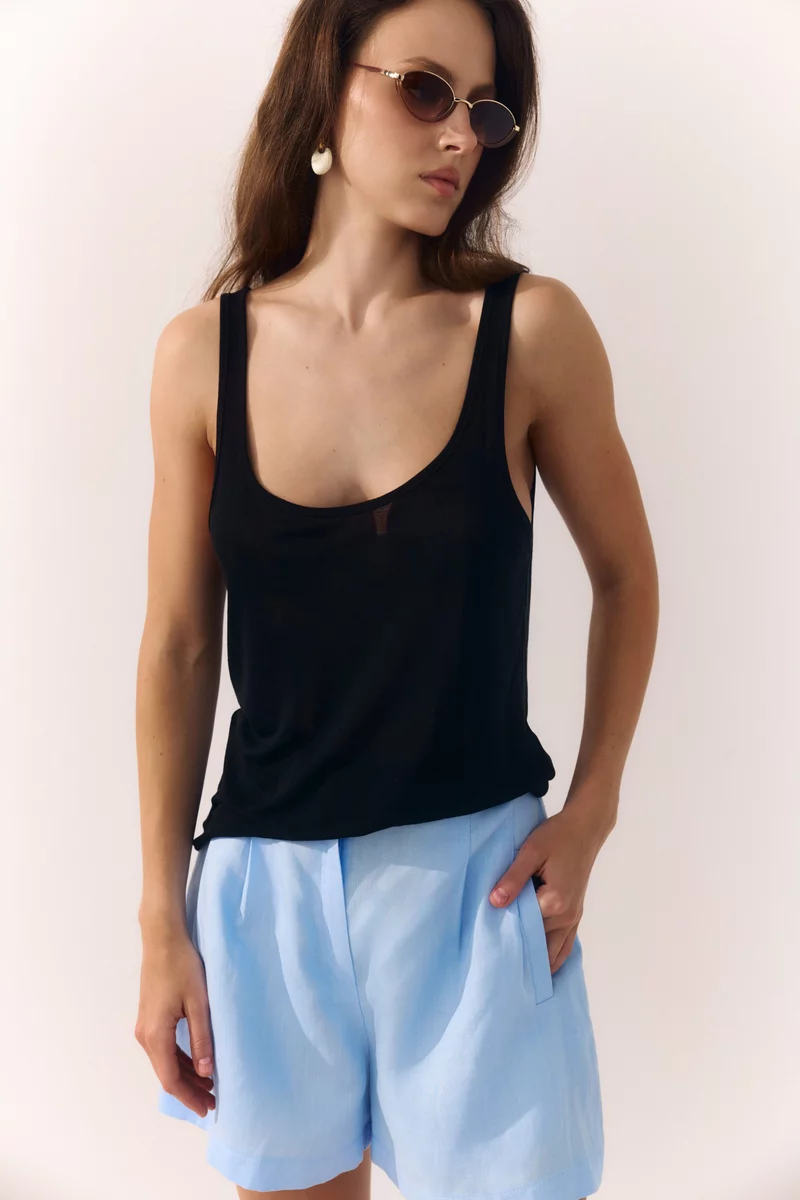 Black loose-fitting knitted T-shirt photo 1