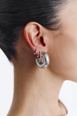 Серебристые текстурные серьги круглой формы