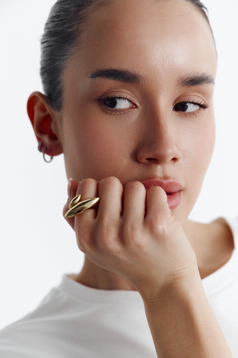 Золотистое кольцо асимметрия фотография 1