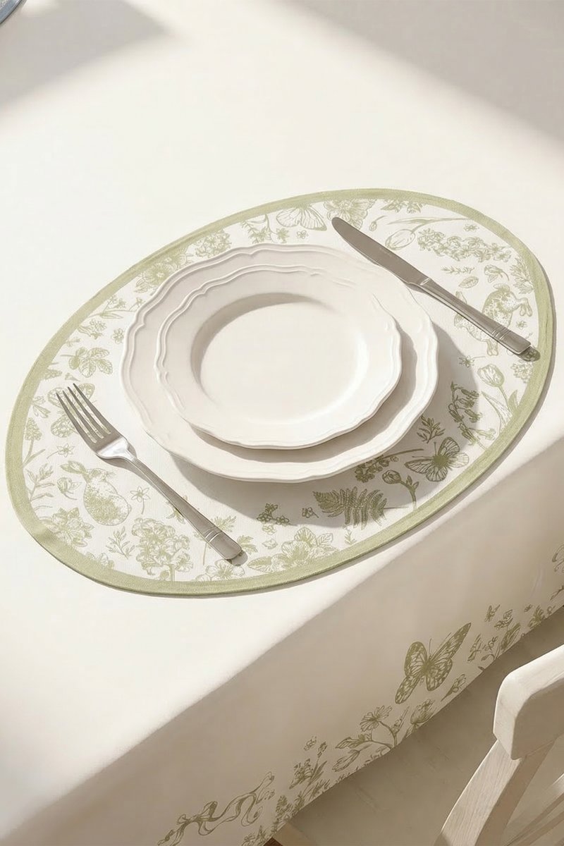 Зеленый двухсторонний плейсмат с праздничным принтом 35х50 см фотография 1