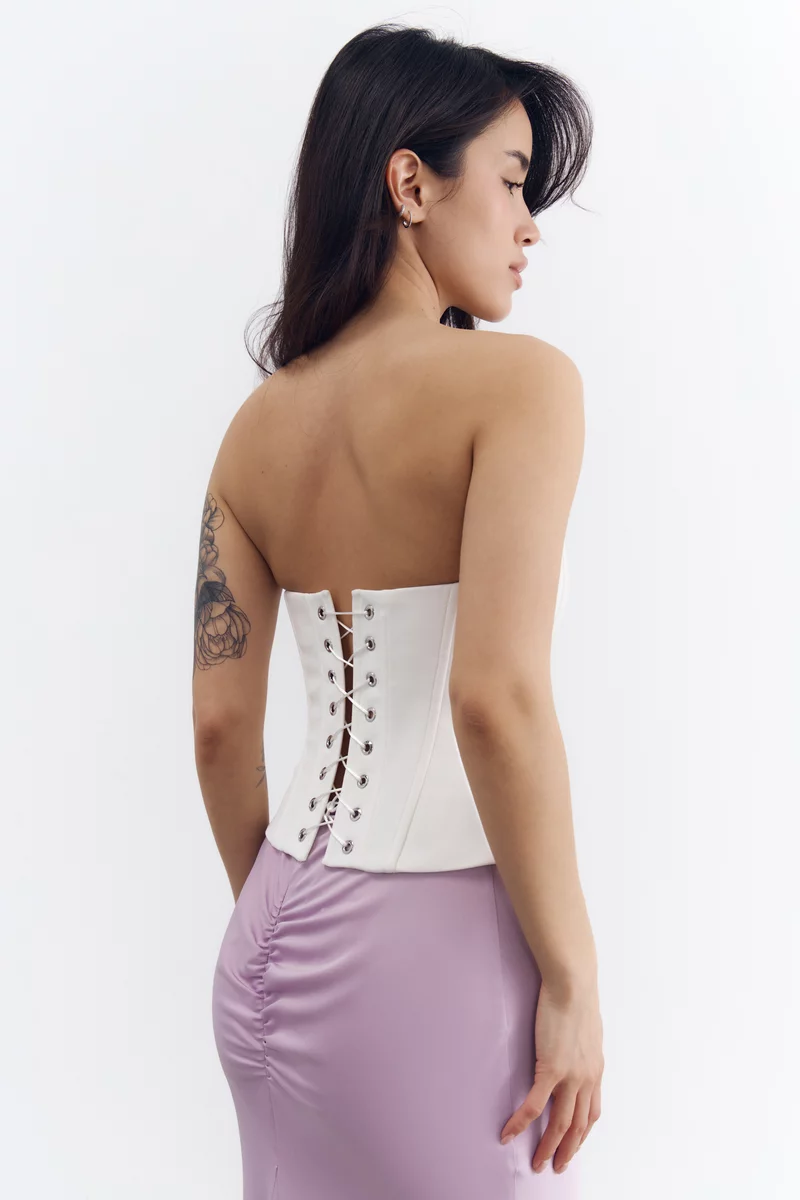 Молочный корсет с разрезами из костюмной ткани фотография 4