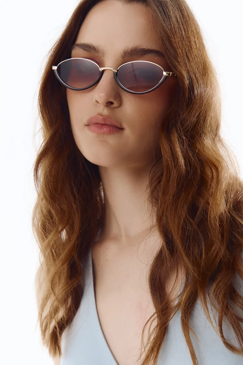 Коричневі сонцезахисні окуляри з овальними лінзами в оправі фотографія 3