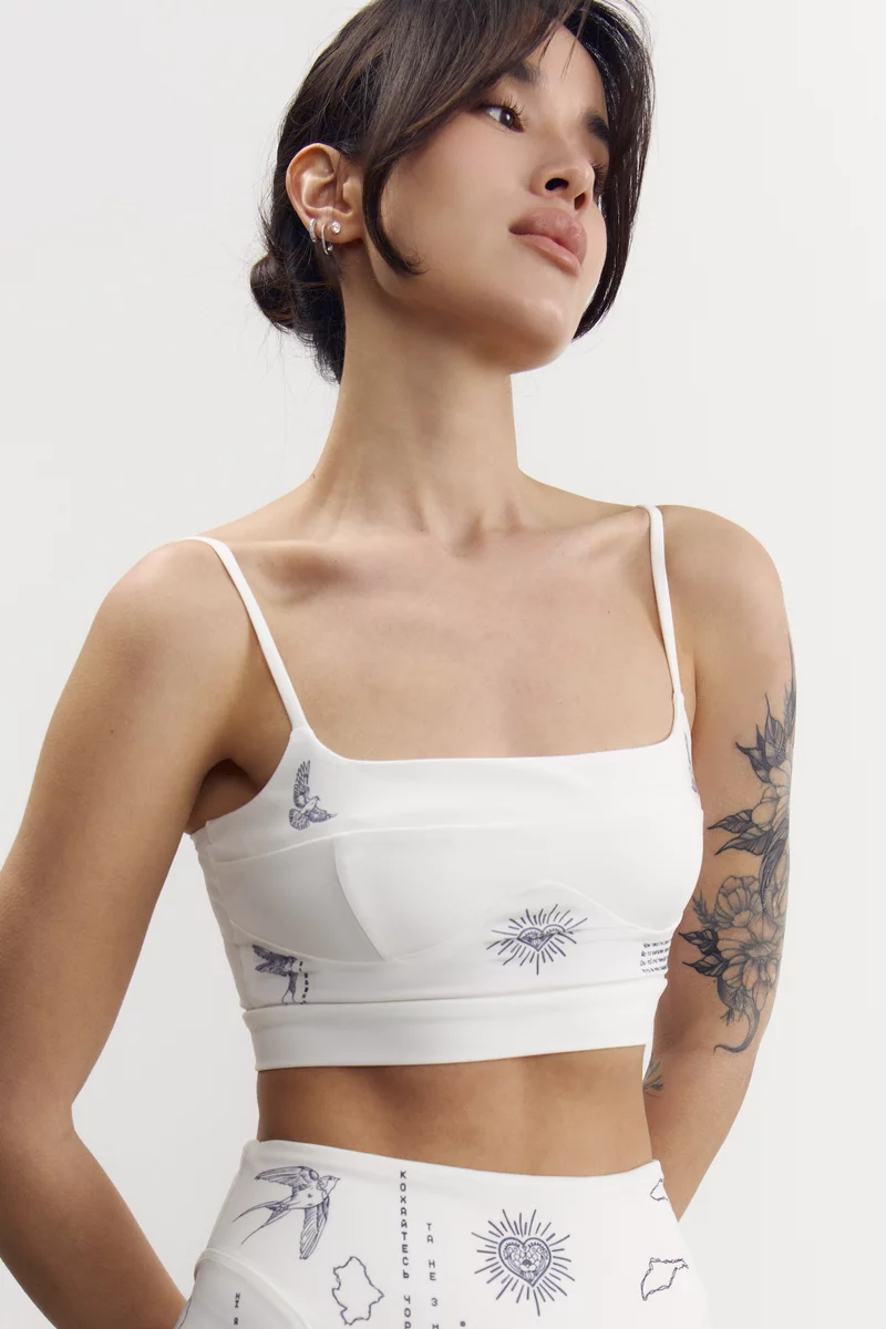 Молочный кроп-топ Душа на тонких бретелях Молочный кроп-топ Душа на тонких бретелях фотография 4