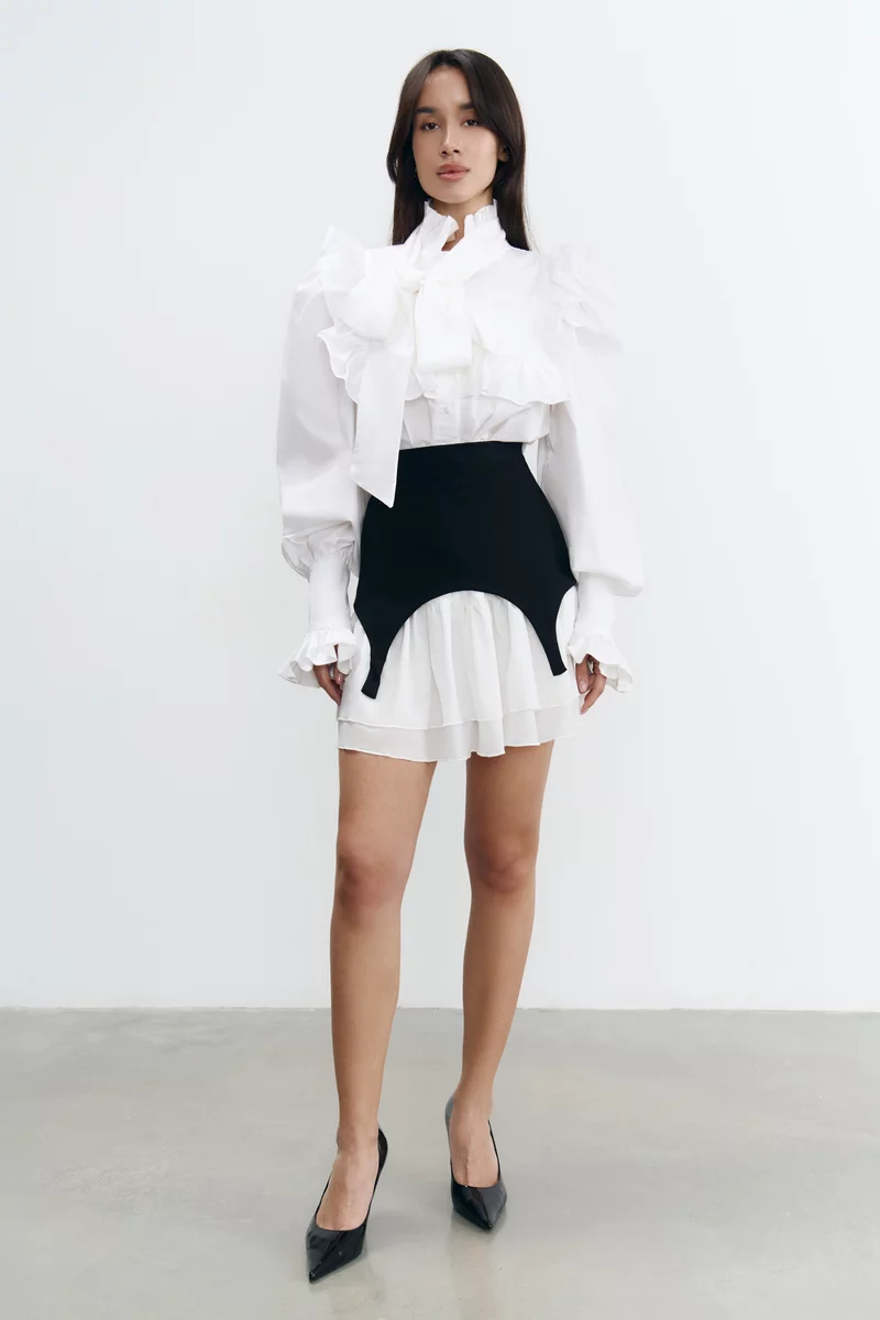 Черная джинсовая юбка мини с баской фотография 1