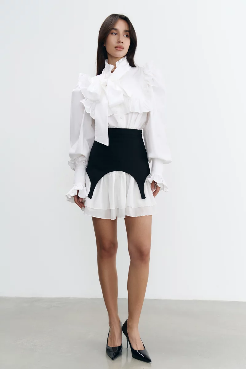 Черная джинсовая юбка мини с баской фотография 3