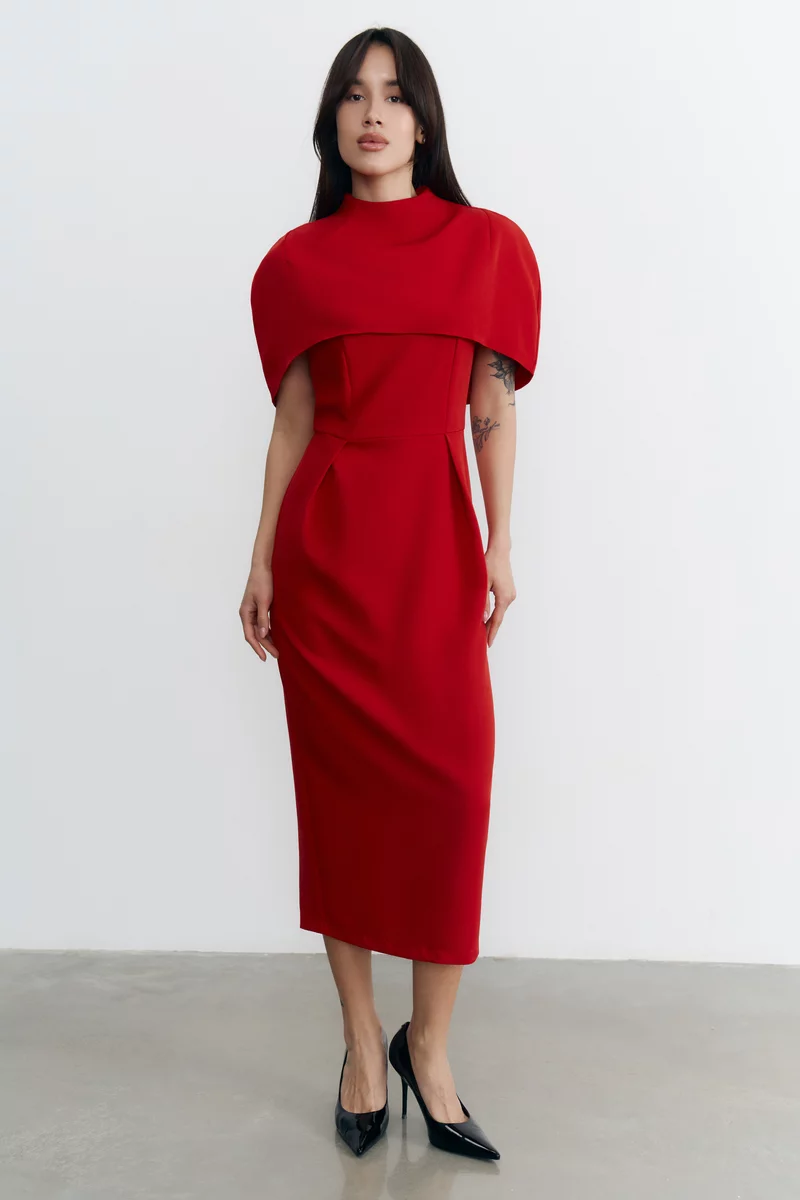 Красный комплект из платья миди и кейпа фотография 3