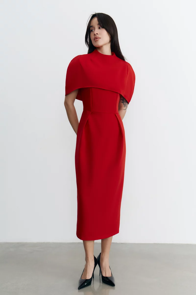 Красный комплект из платья миди и кейпа фотография 4