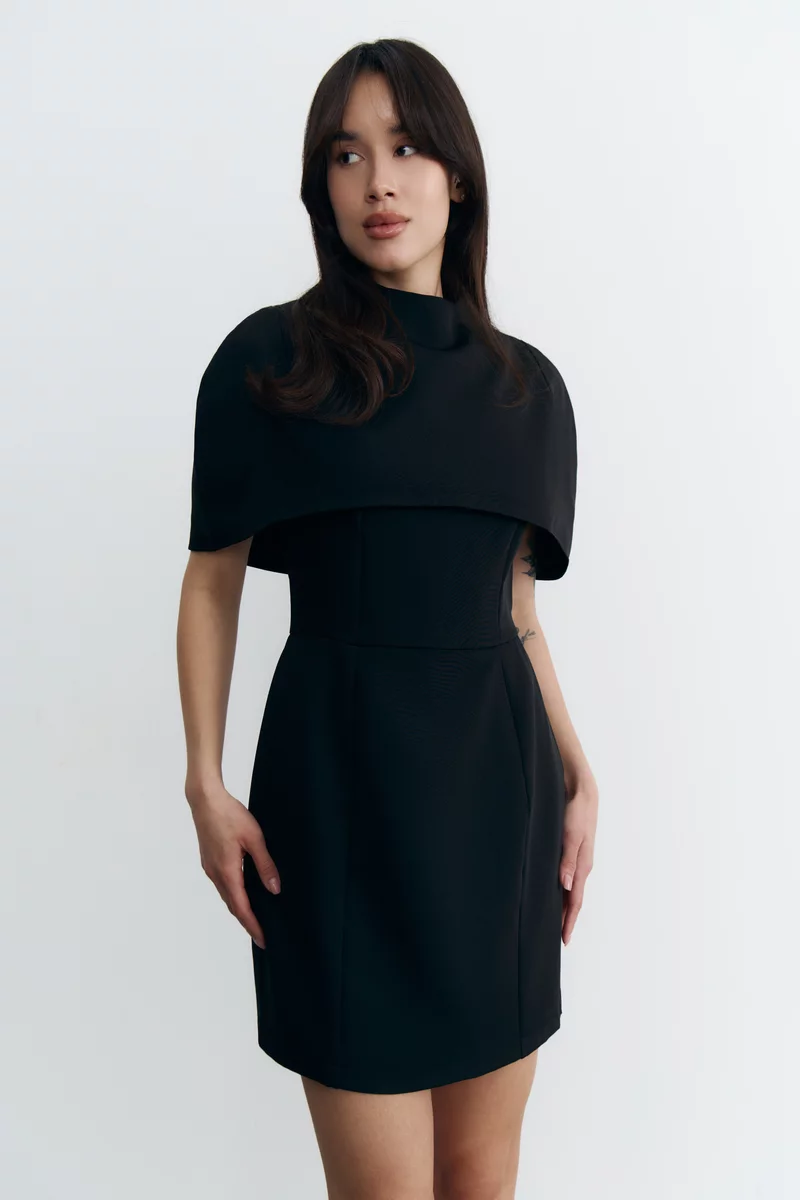 Черный комплект из платья мини и кейпа фотография 2