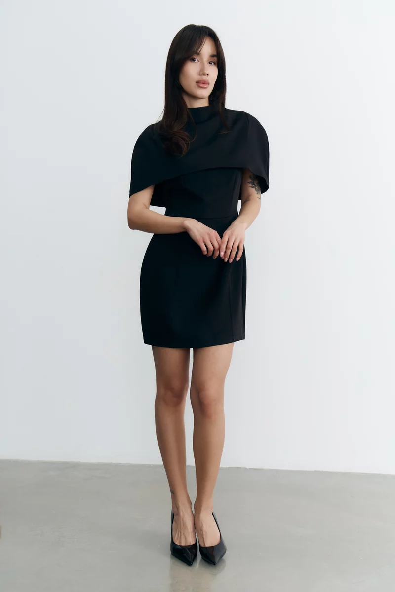 Черный комплект из платья мини и кейпа фотография 3