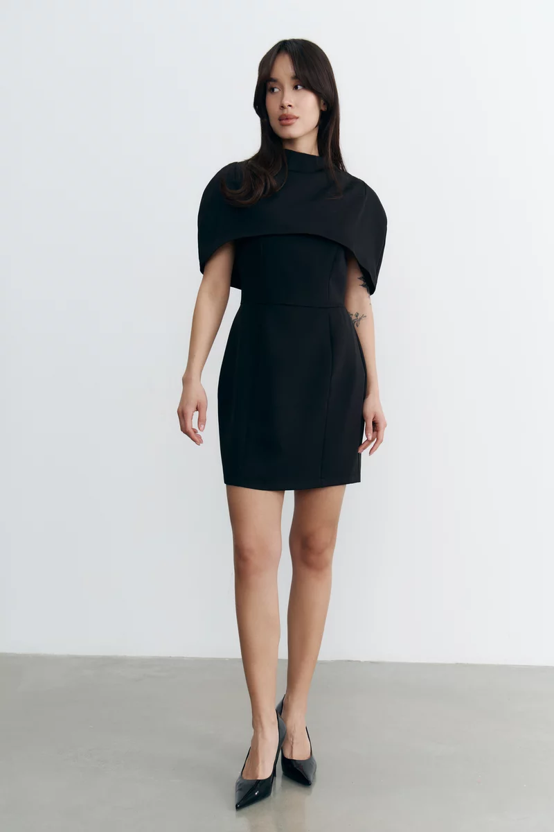 Черный комплект из платья мини и кейпа фотография 4