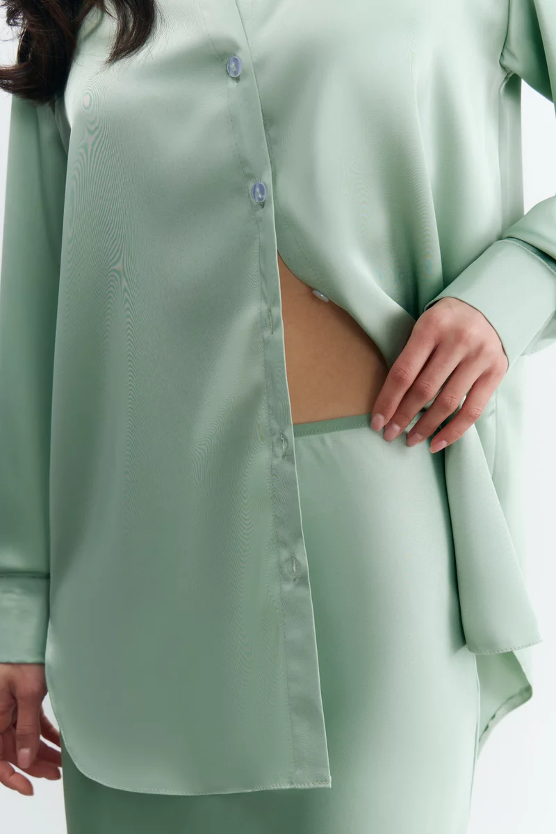 Длинная сатиновая юбка в мятном оттенке фотография 3