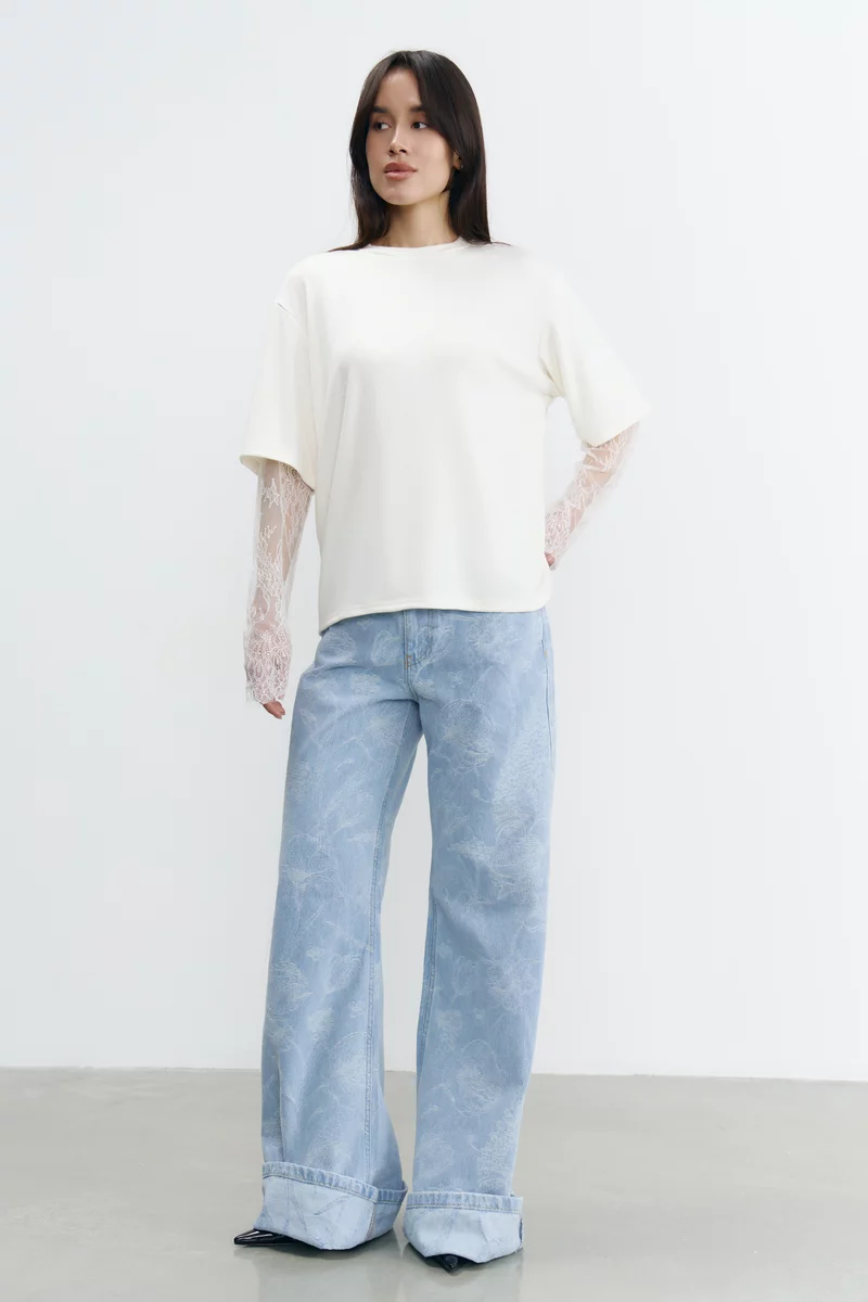 Молочная футболка-лонгслив с кружевными рукавами фотография 5