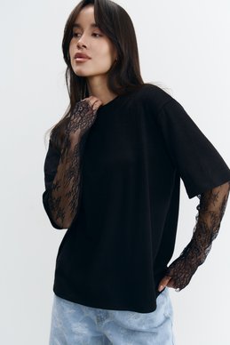 Черная футболка-лонгслив с кружевными рукавами