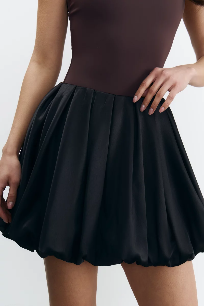 Черная сатиновая юбка-баллон мини фотография 2