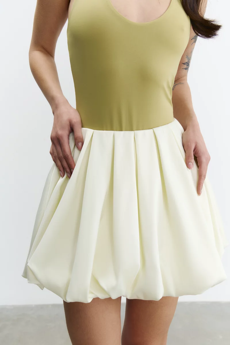 Молочная сатиновая юбка-баллон мини фотография 3