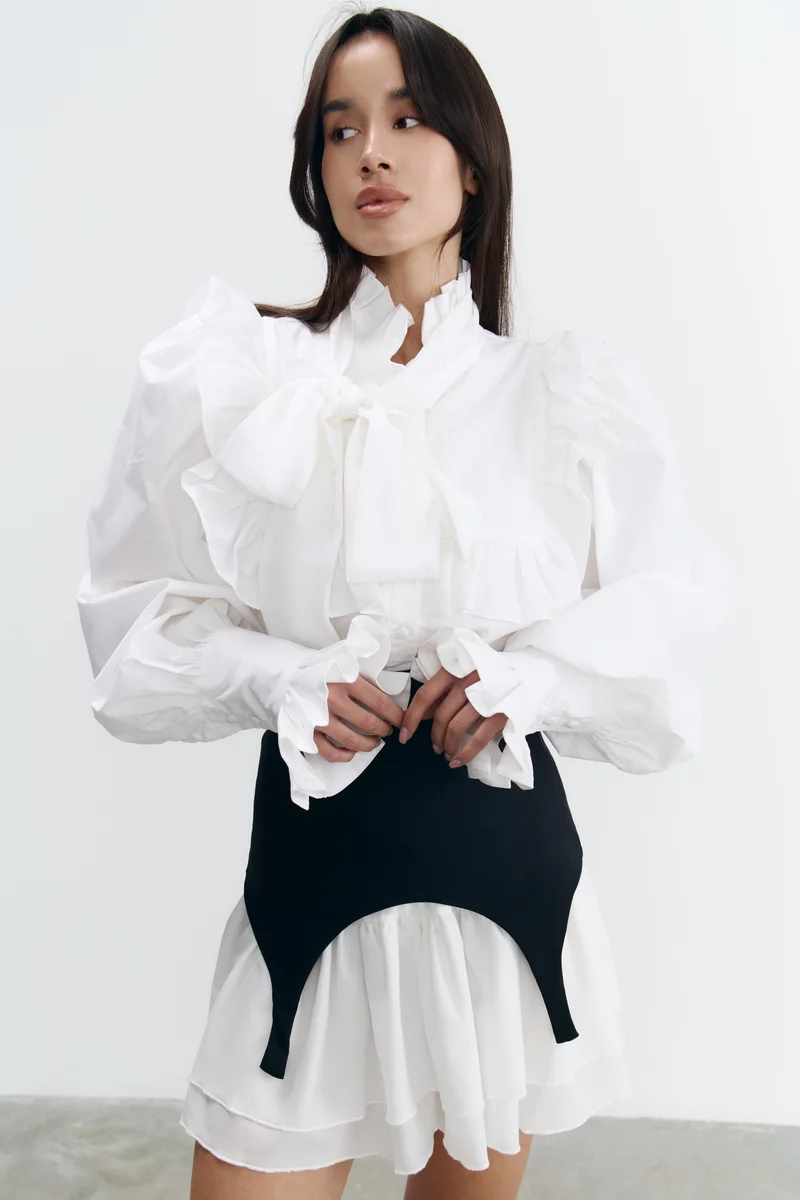 Белая хлопковая блуза с рюшами фотография 2