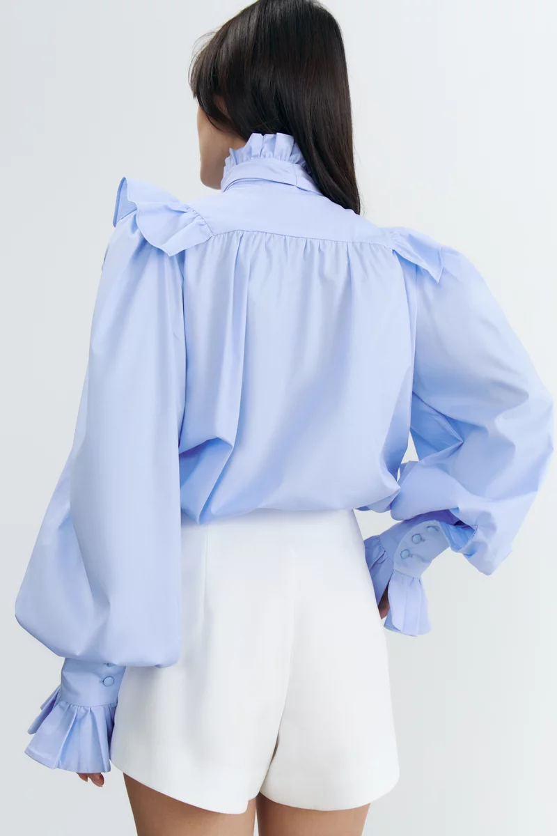 Голубая хлопковая блуза с рюшами фотография 5