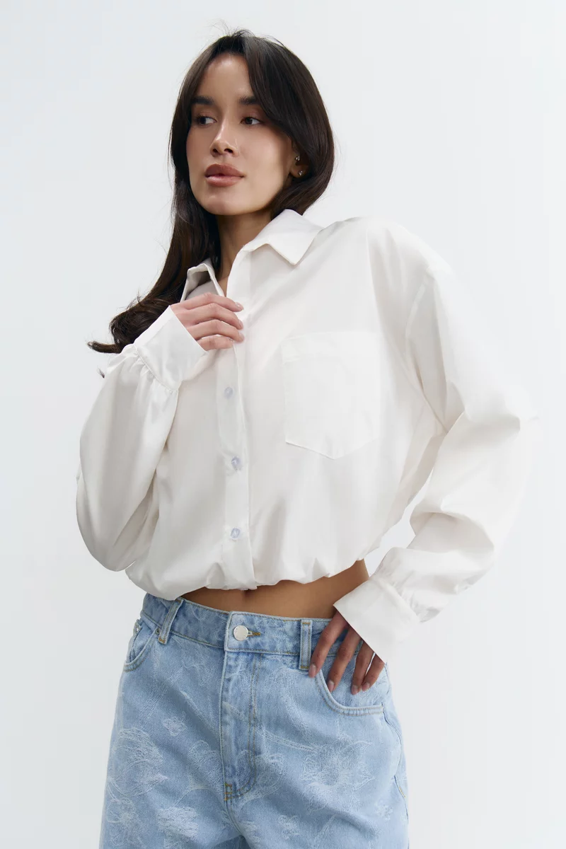 Белая хлопковая рубашка с поясом на резинке фотография 4