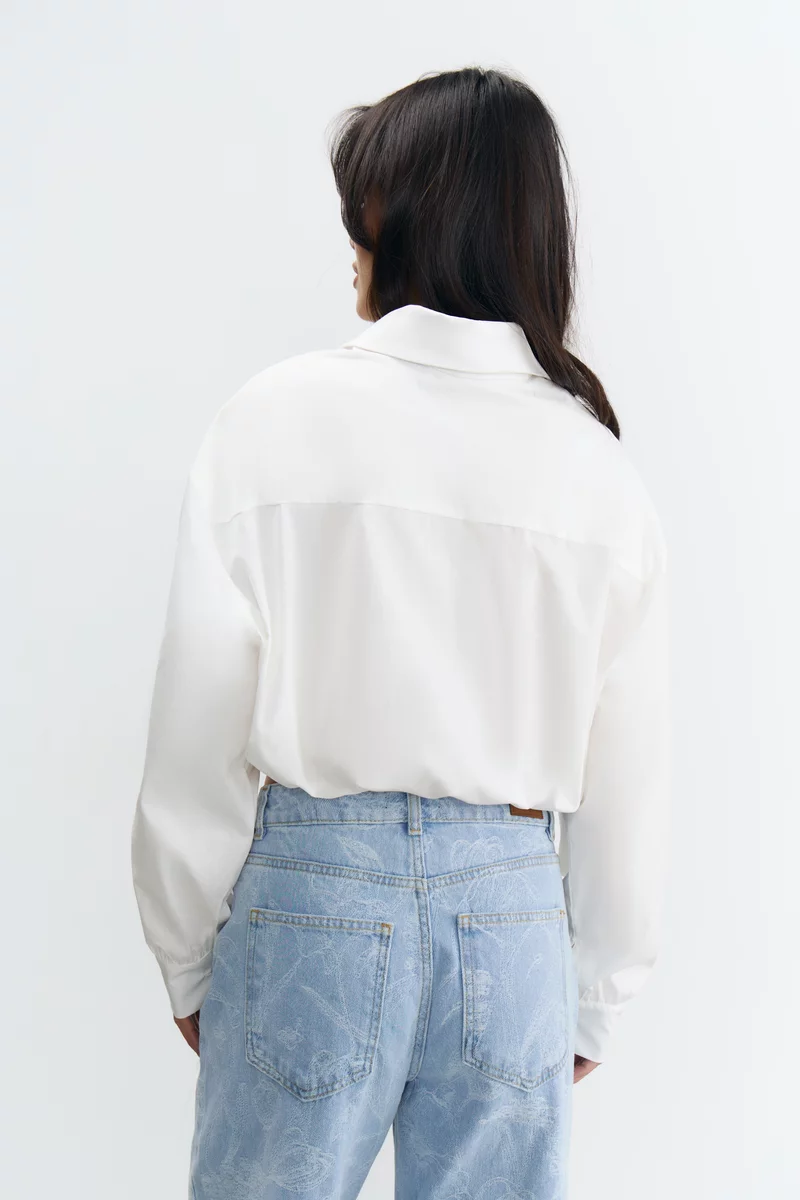 Белая хлопковая рубашка с поясом на резинке фотография 5