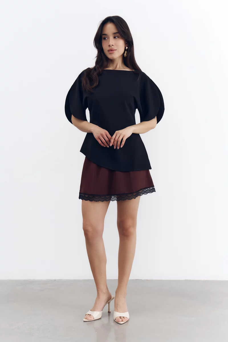 Сатиновая юбка мини с кружевом в шоколадном оттенке фотография 1