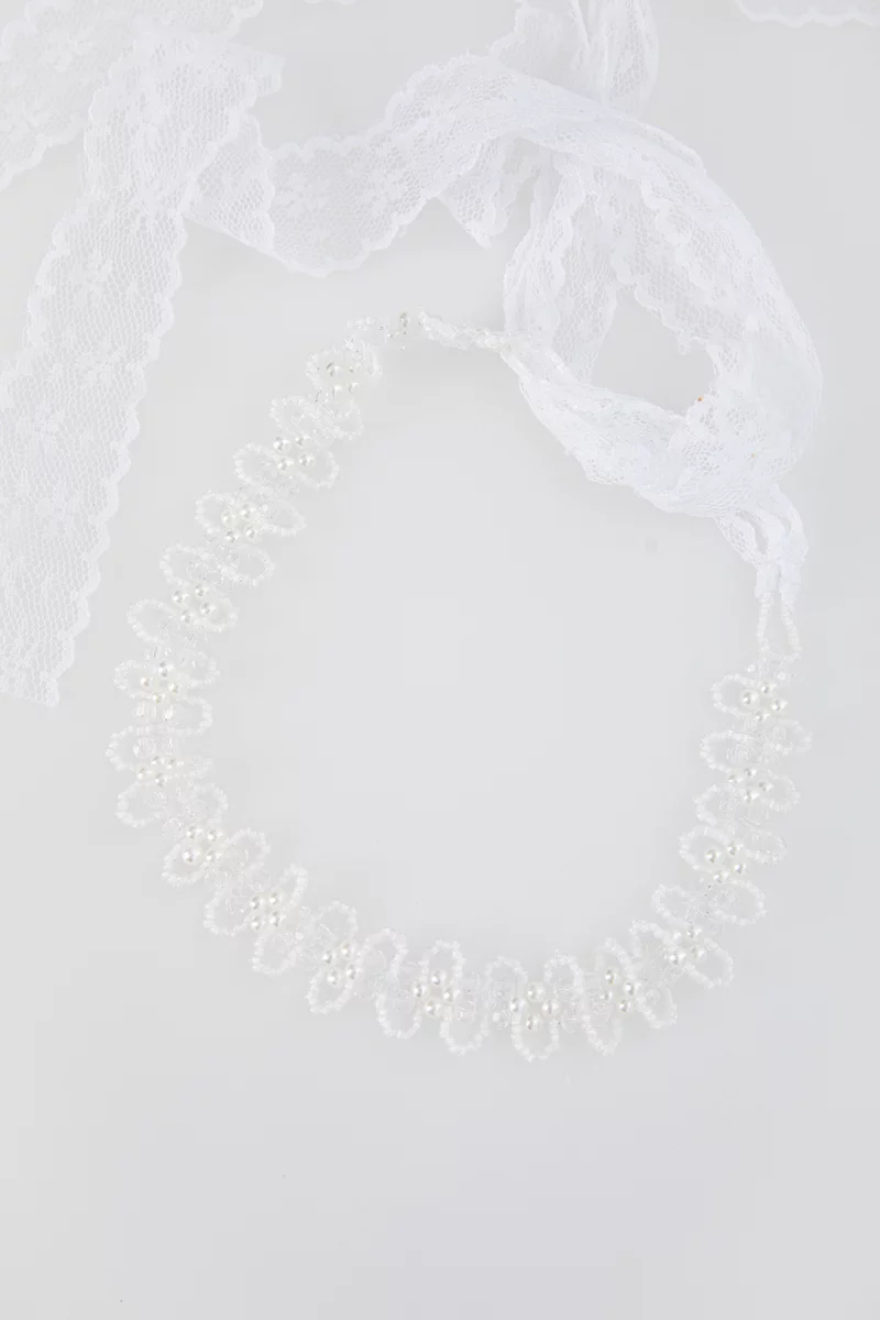 Белый чокер из бисера и кружева фотография 3