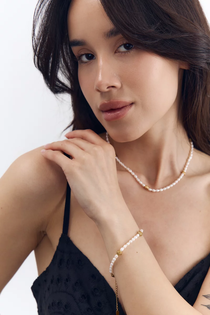 Молочный комбинированный браслет с жемчугом фотография 2