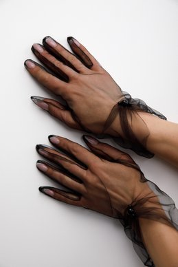 Black short mesh gloves