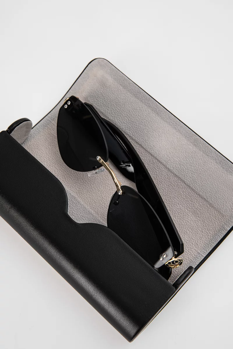 Черные солнцезащитные очки без оправы фотография 5