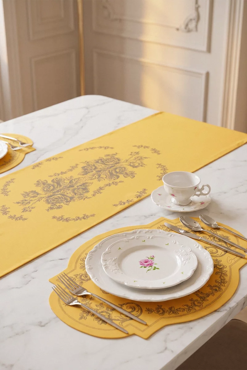 Набор из двух фарфоровых тарелок с розой фотография 1