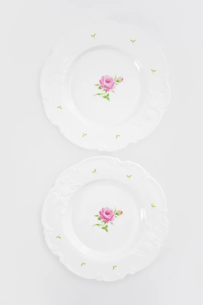 Набор из двух фарфоровых тарелок с розой фотография 2