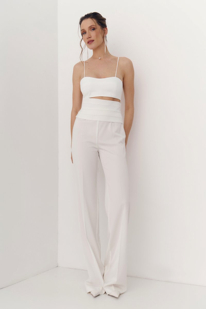 Молочный сатиновый топ-бра на бретельках фотография 1